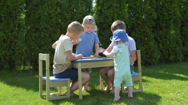 T4 Gyerek asztal és szék készlet